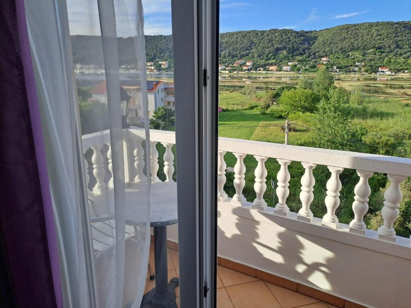Apartments Mig - With Beautiful Garden Супетарска-Драга Экстерьер фото
