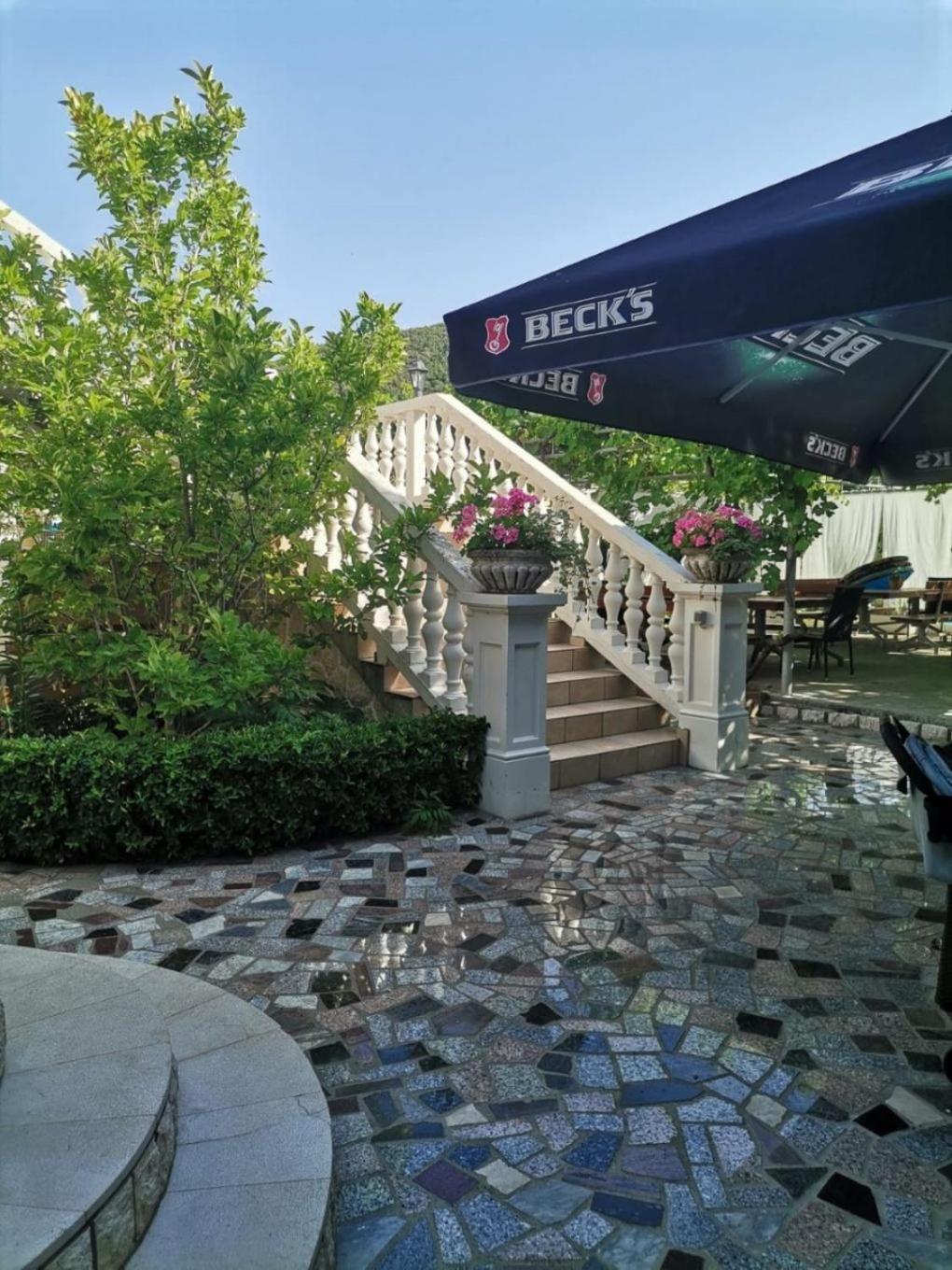 Apartments Mig - With Beautiful Garden Супетарска-Драга Экстерьер фото