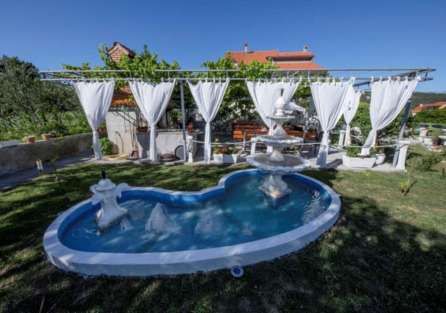 Apartments Mig - With Beautiful Garden Супетарска-Драга Экстерьер фото